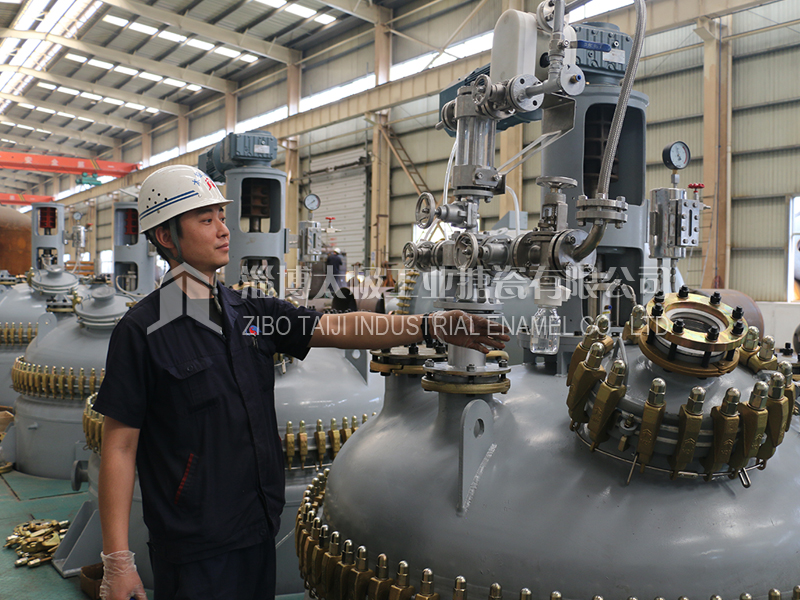 太極開式搪玻璃反應(yīng)釜 