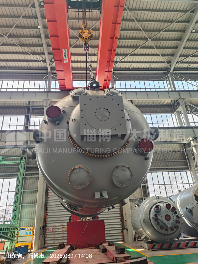 震撼！太極8萬升大型搪玻璃反應(yīng)釜發(fā)貨現(xiàn)場！